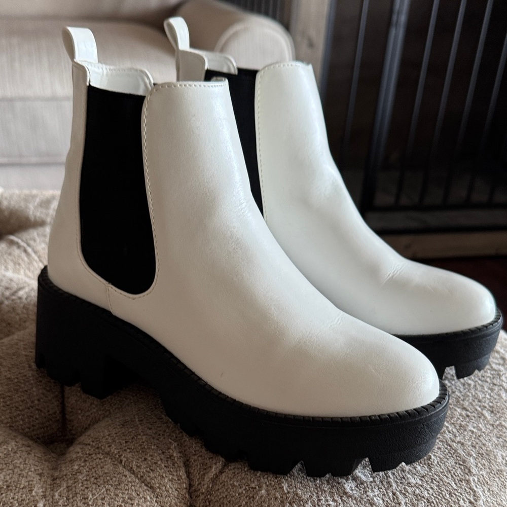 Urban Outfitters Chelsea boots